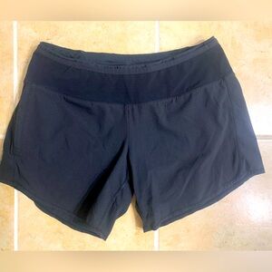 Oiselle tool belt Roga running shorts, long inseam. - size 6.